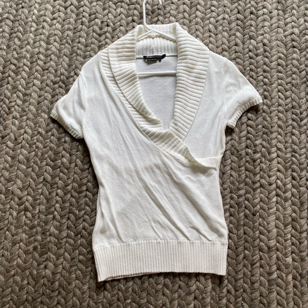 NWOT BGBG white cowl neck short-sleeve sweater shirt L